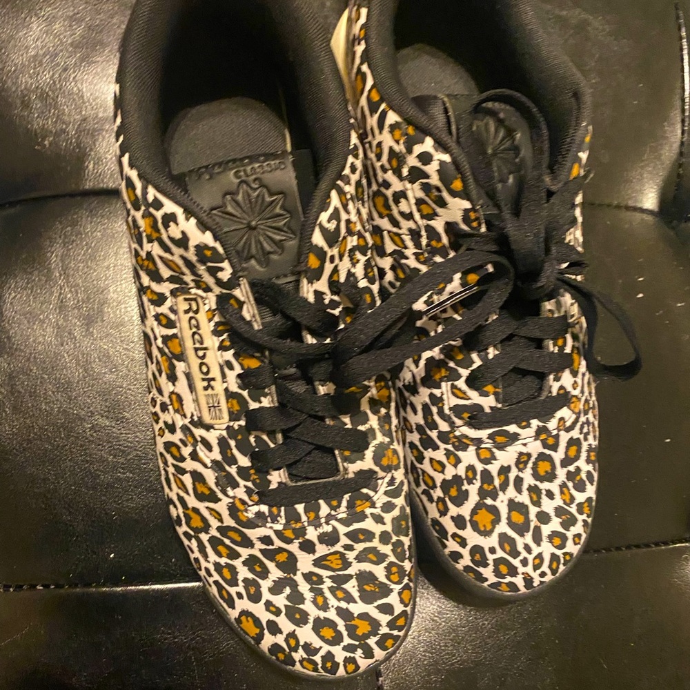 Cheetah Reebok classics size 9